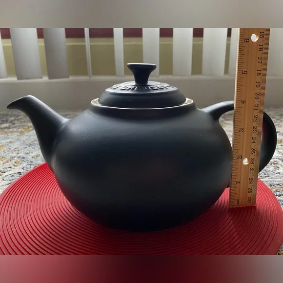 Le Creuset Matte Black Teapot - Picture 10 of 13